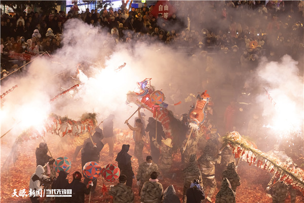 2025年2月6日，贵州省黔东南苗族侗族自治州施秉县“金蛇送福·焰动施秉”龙灯展演系列活动，炸龙环节 3.jpg