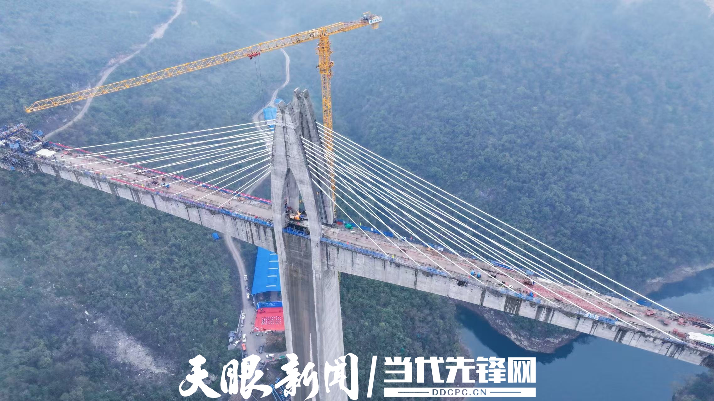 航拍湘江特大桥顺利合龙 蔡城池摄.jpg