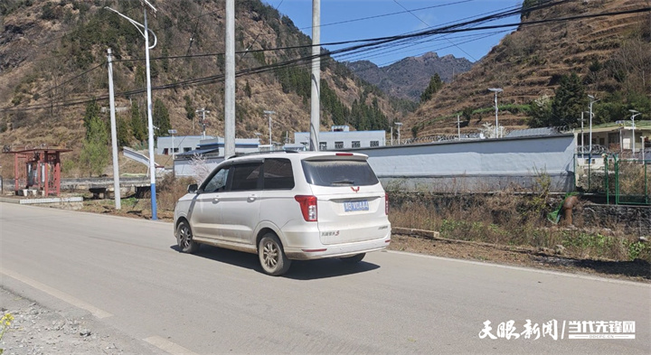 dD0xNzcyOTI0MTgzX3I9Nzk4NWI5YTRfdz03MjBfcT0xMDBfZT1qcGc=.webp 村医驾车在上门随访的路上。.jpg