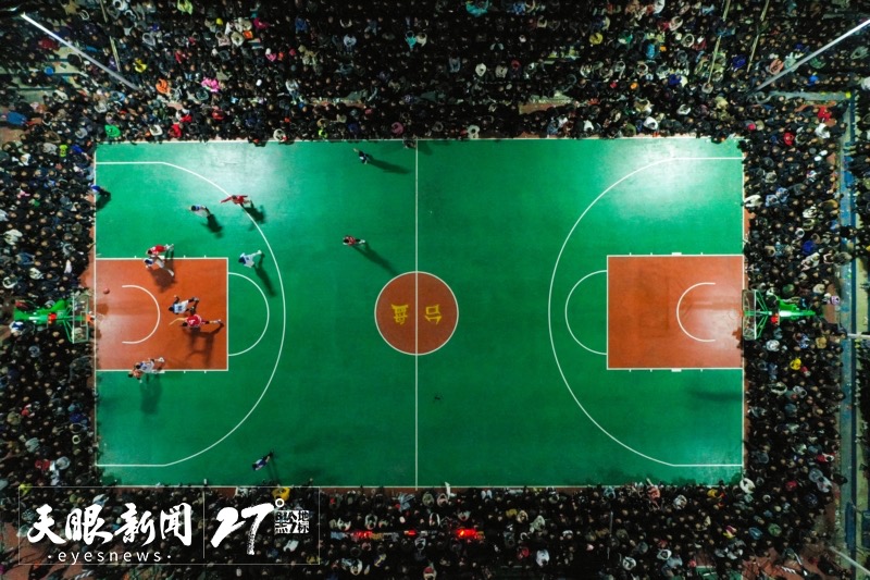 dD0xNzc0ODY3Mjg0X3I9MzU3YTBmYzVfdz04MDBfcT0xMDBfZT1qcGc=.webp “村BA”现场热闹非凡。 向忆峰 摄.jpg