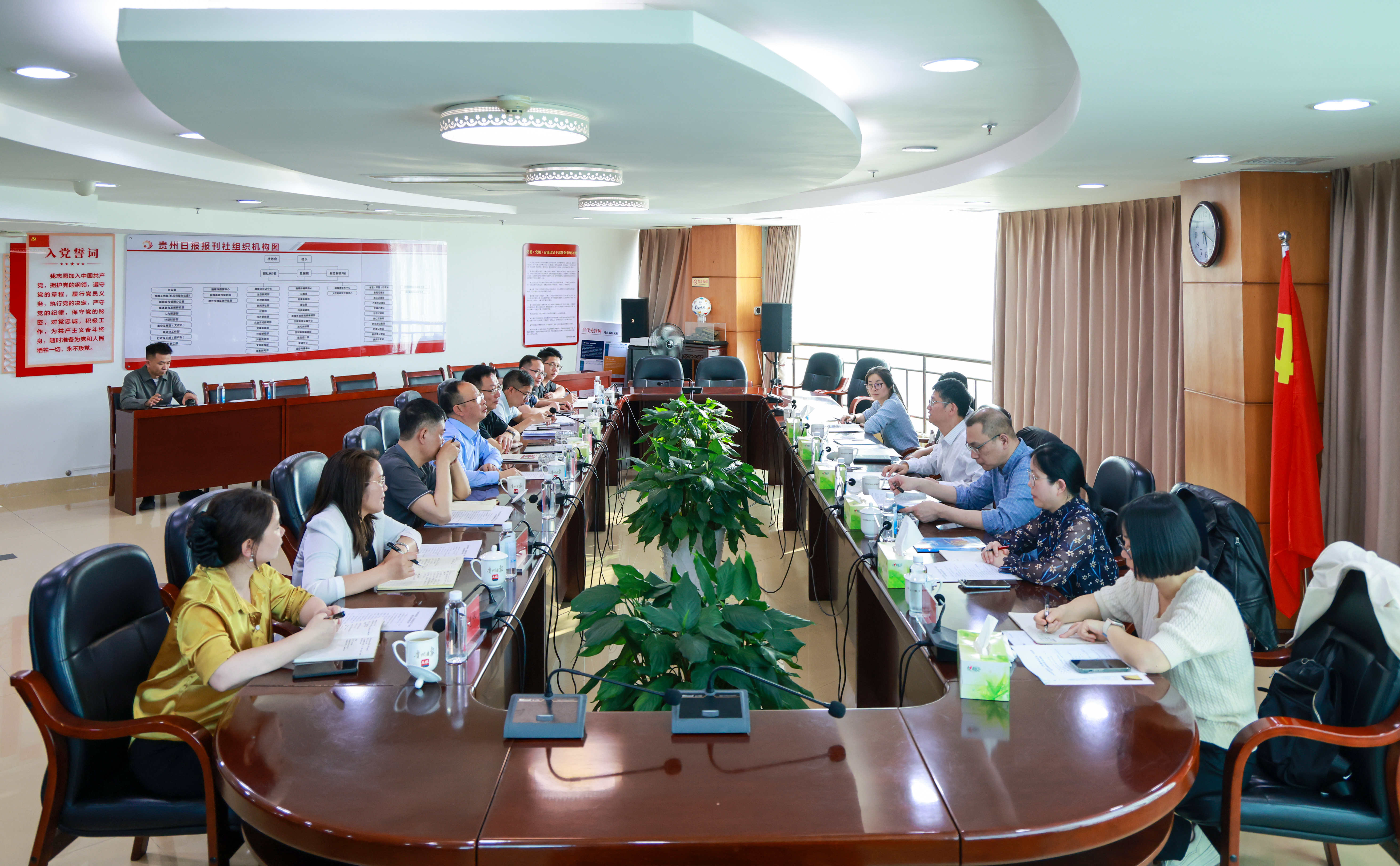 17761537434041.jpg 座谈会现场.jpg