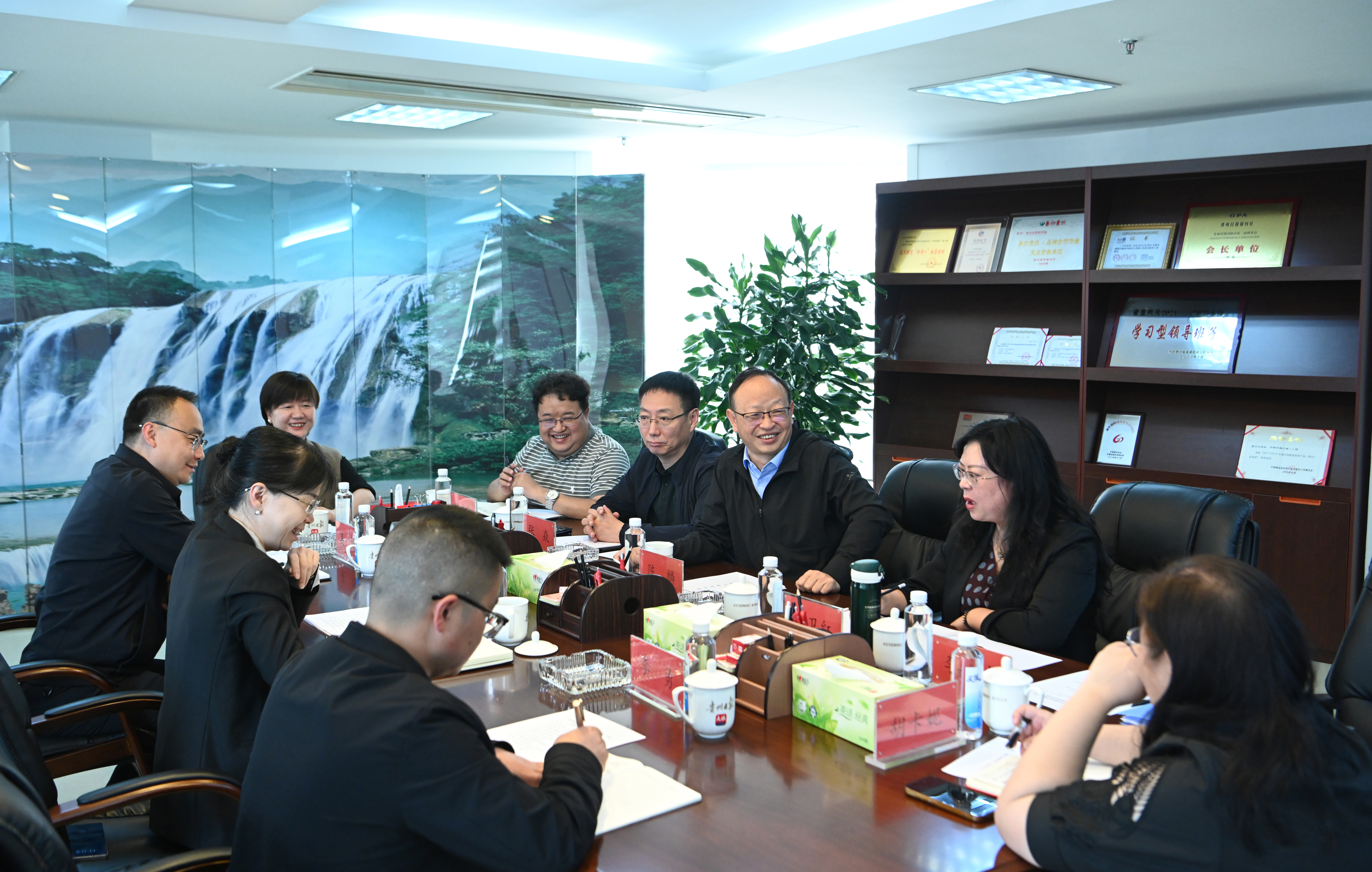 17761541283114.jpg 座谈会现场.jpg