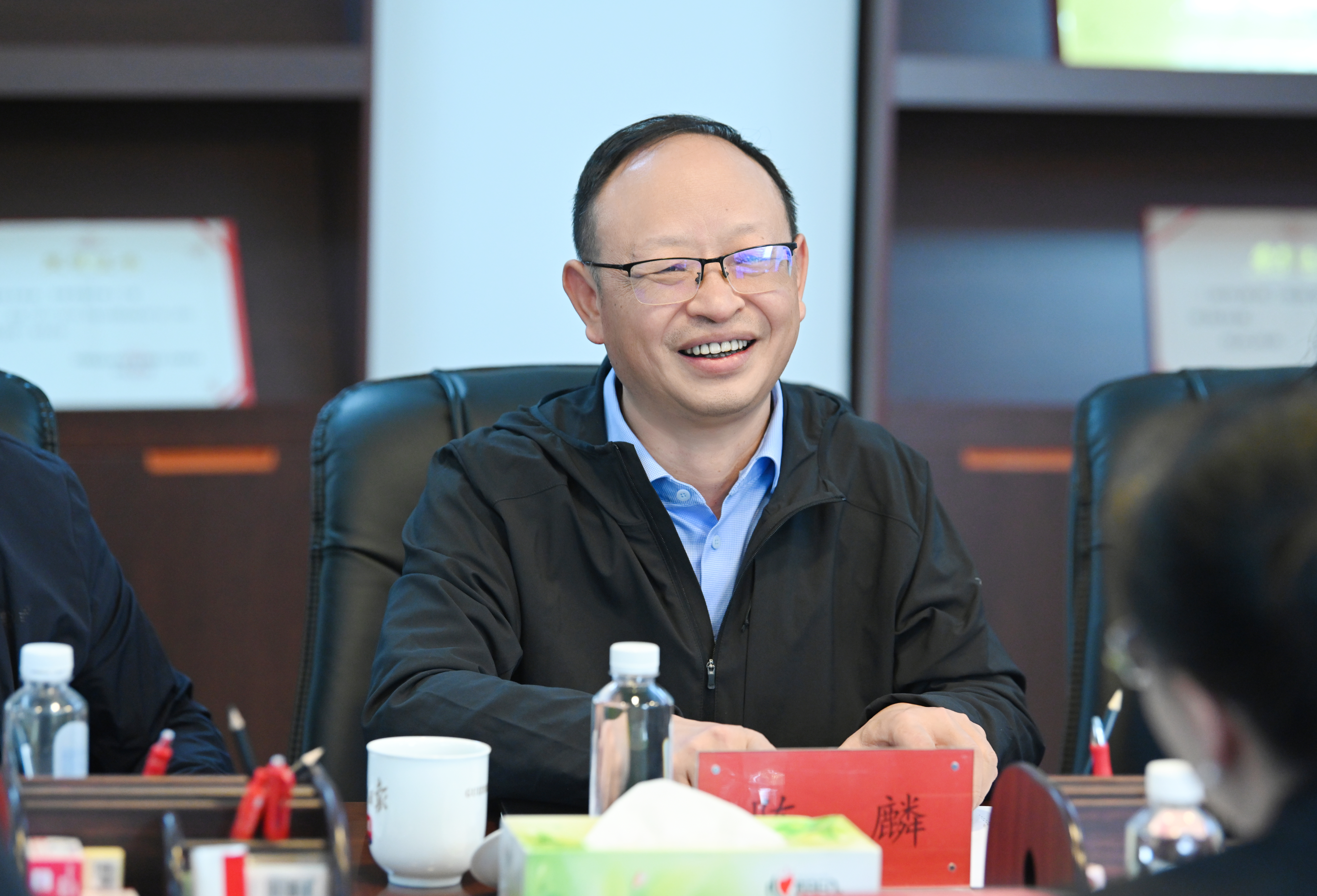 17761542769123.jpg 报刊社社长,集团党委书记、董事长陈麟.jpg