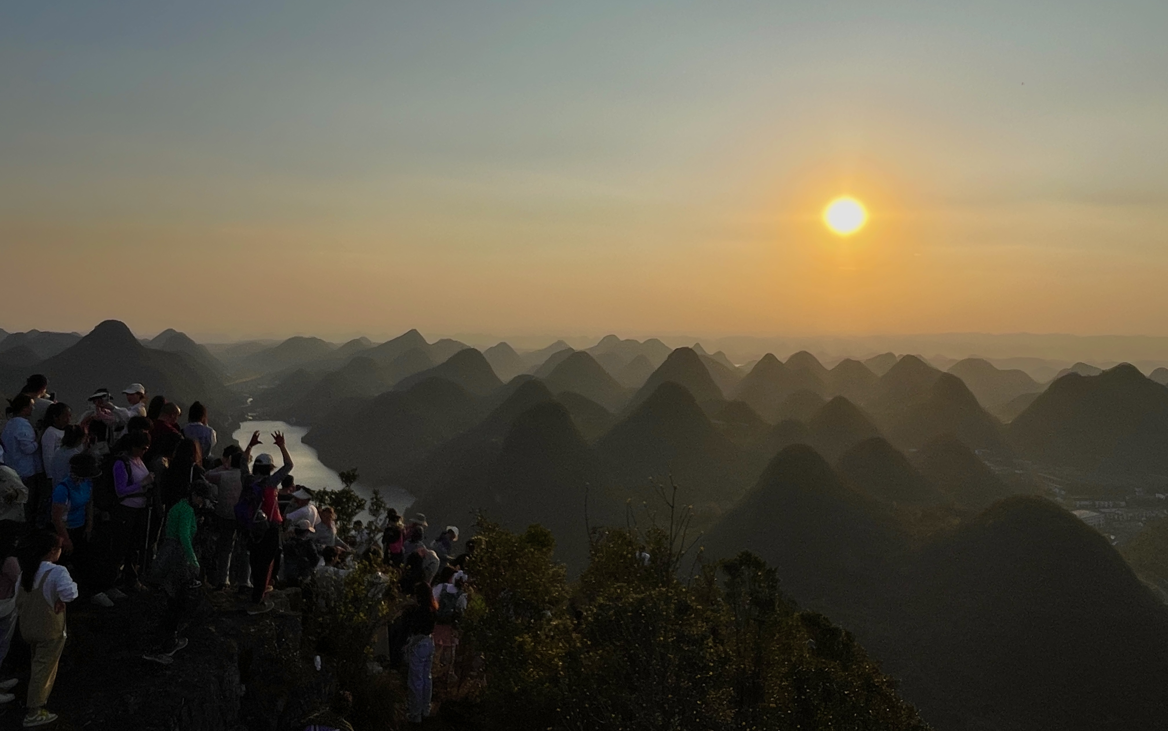 万峰顶 胡玉山 摄.jpg