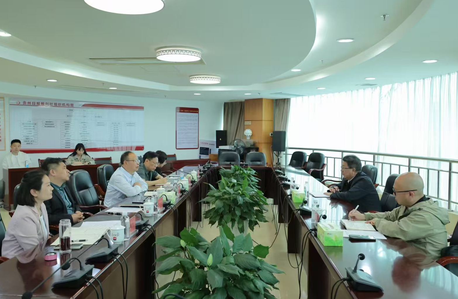 甘肃日报社副社长曹剑南一行到访贵州日报