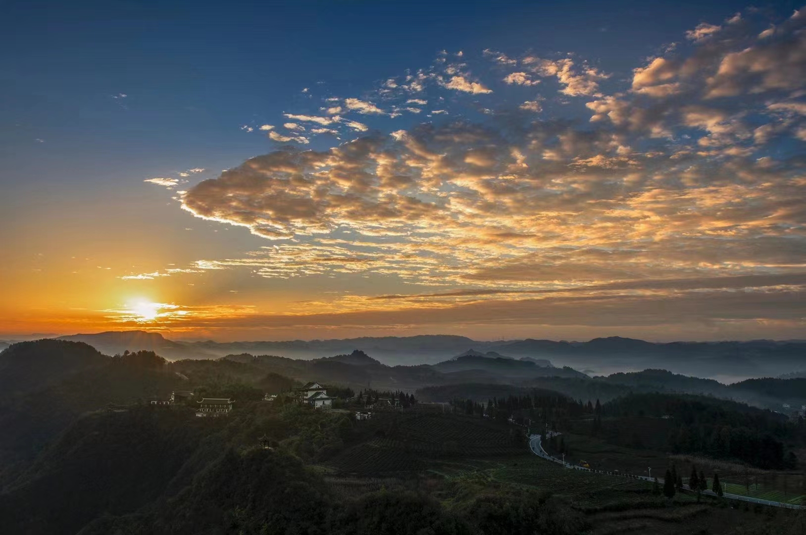 圖為：云山茶海全景圖.jpg