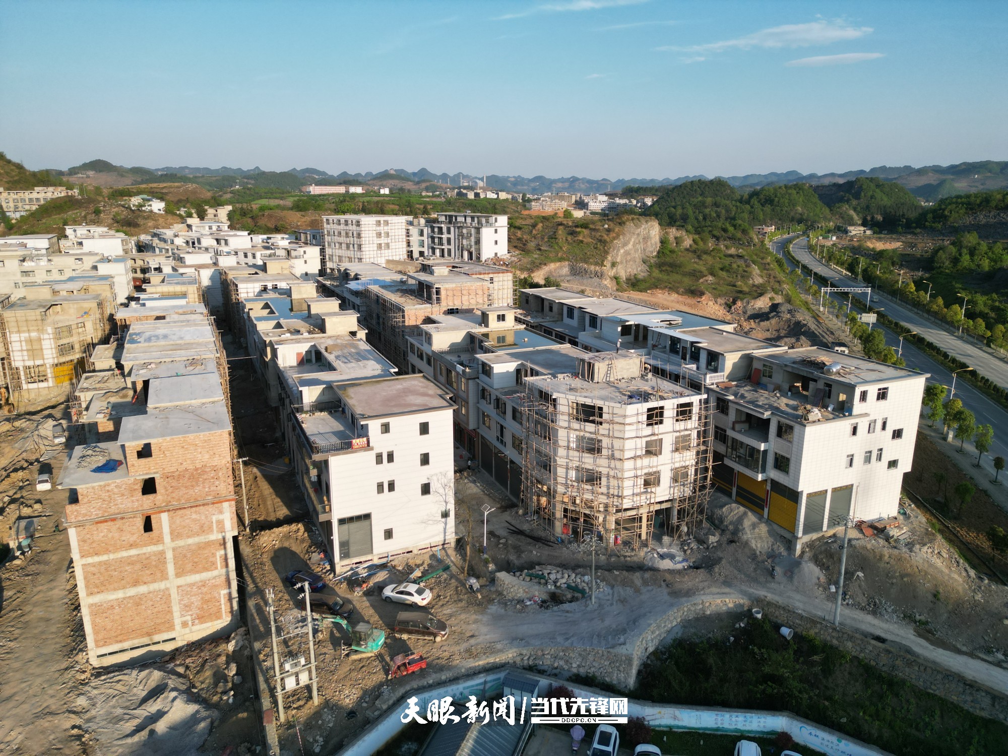 群众打造的“商业村”.jpg