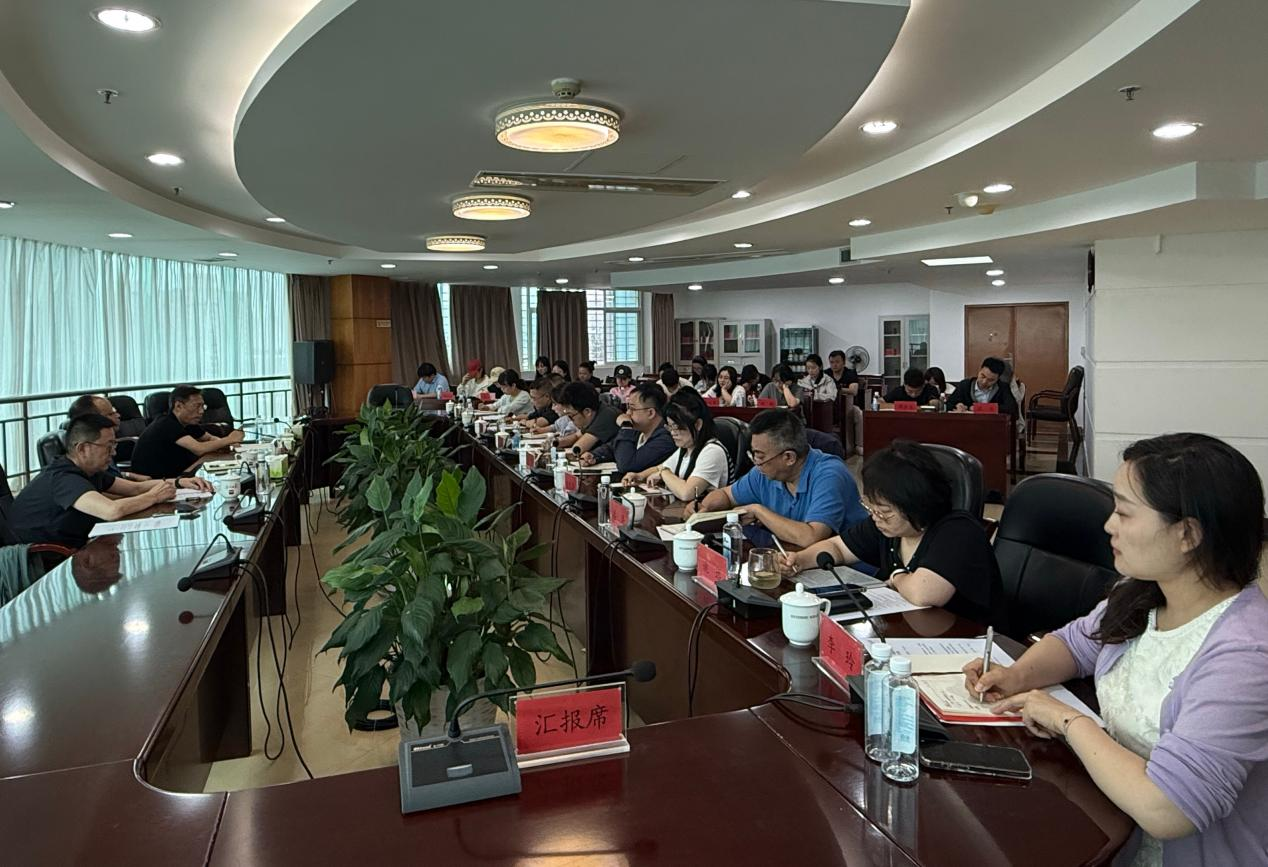 贵州日报报刊社召开青年理论学习小组代表座谈会