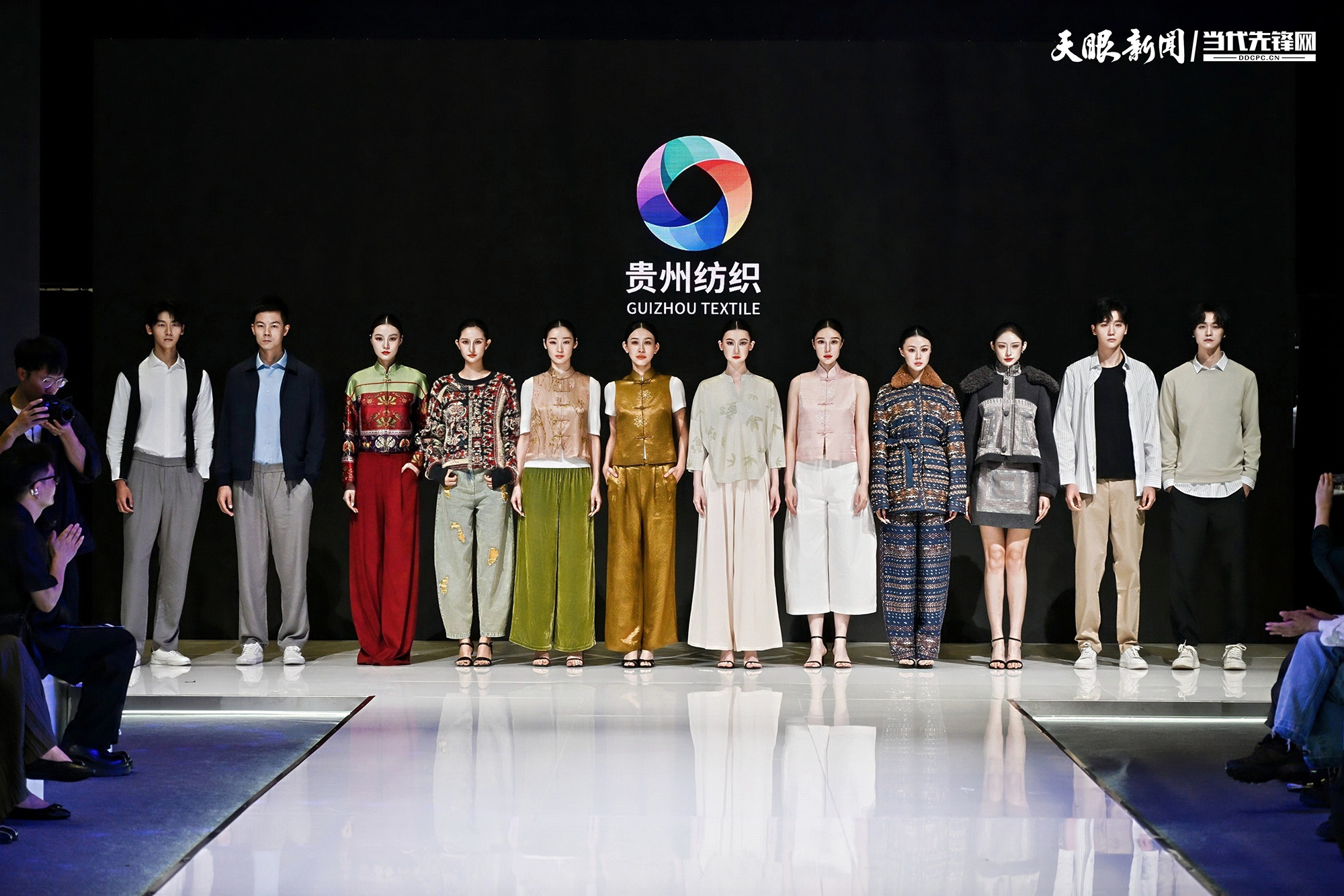 1“锦秀黔成 织梦黔行”2026贵州省纺织服装产业专题推介活动（上海）品牌秀。.jpg