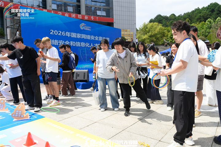 dD0xNzg5OTgyNDE1X3I9MzcxNDBmOTRfdz03MjBfcT0xMDBfZT1qcGc=.webp 人才招聘1.jpg