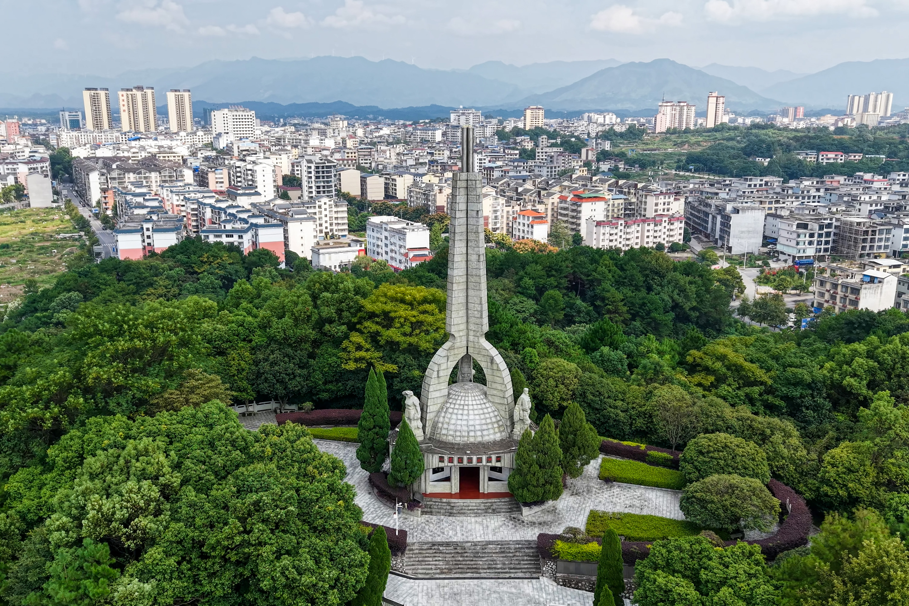 红军长征突破湘江烈士纪念碑园1.jpg