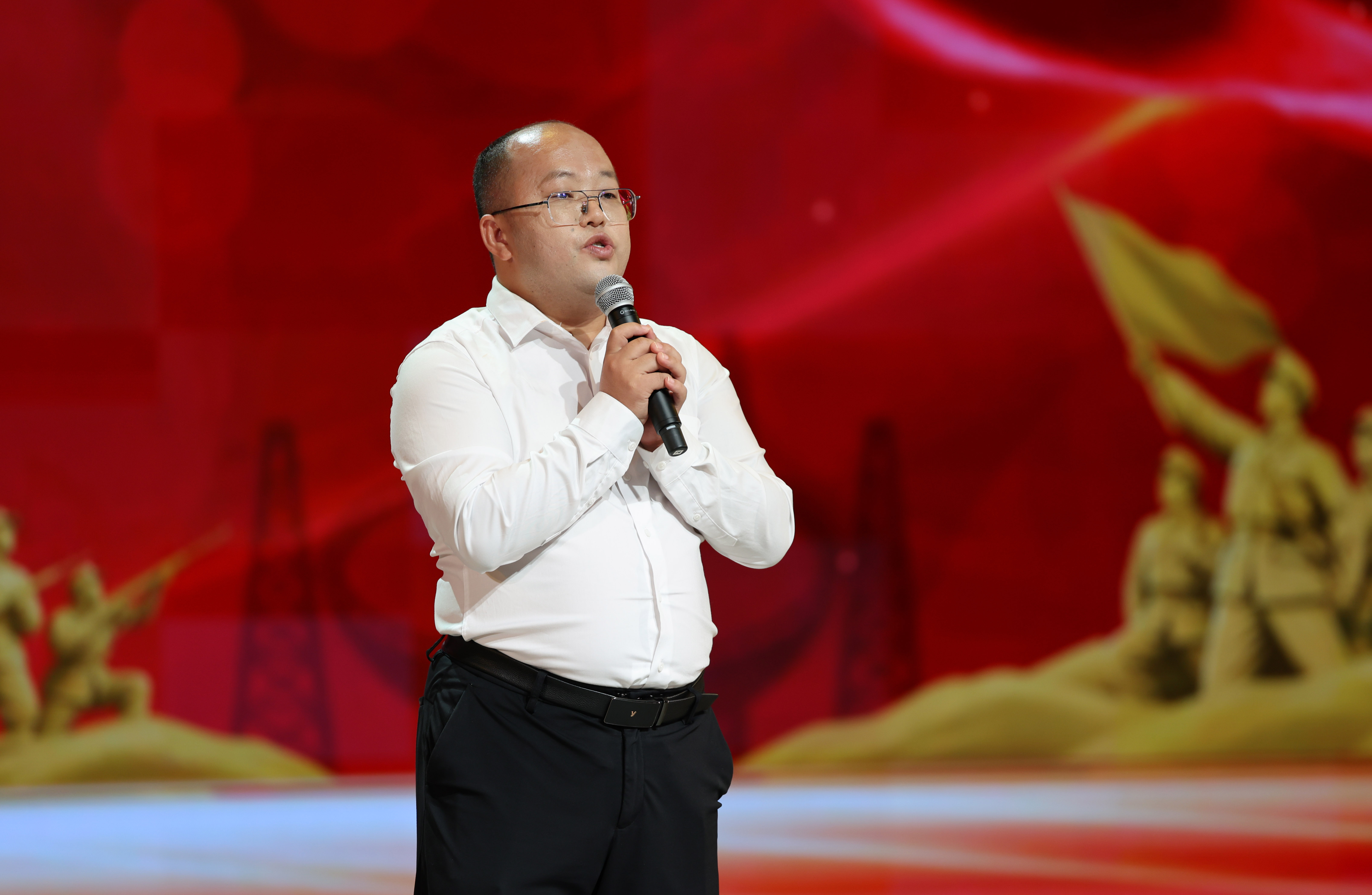 17919815068026.JPG B吴国邦在会上分享自己的故事(邱凌峰 摄).JPG