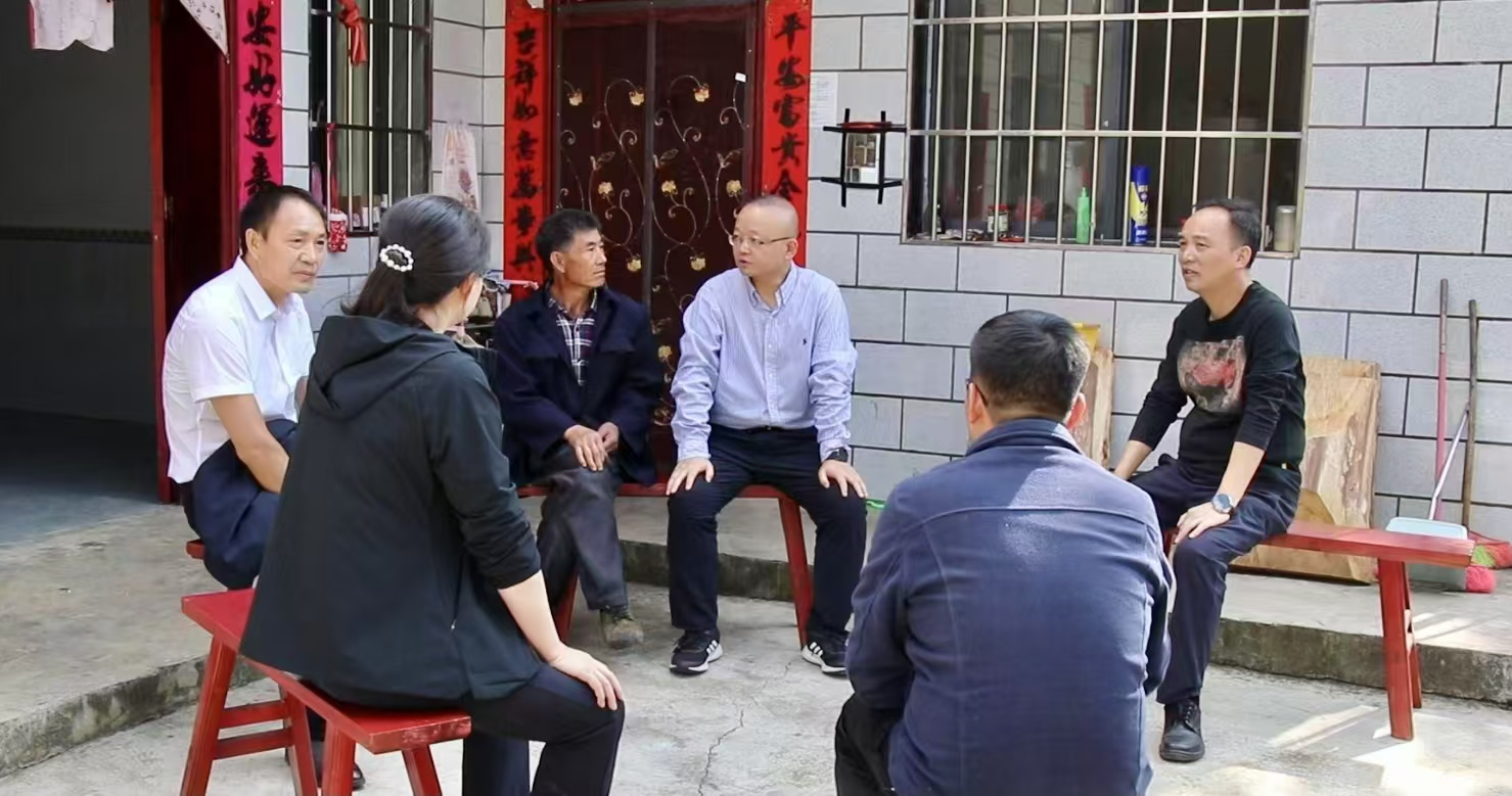 贵州日报当代融媒体集团领导班子到普安开展乡村振兴帮扶暨“双联双促”工作